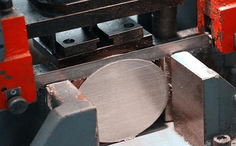 梁平影响双金属带锯条使用寿命的主要因素有哪些？